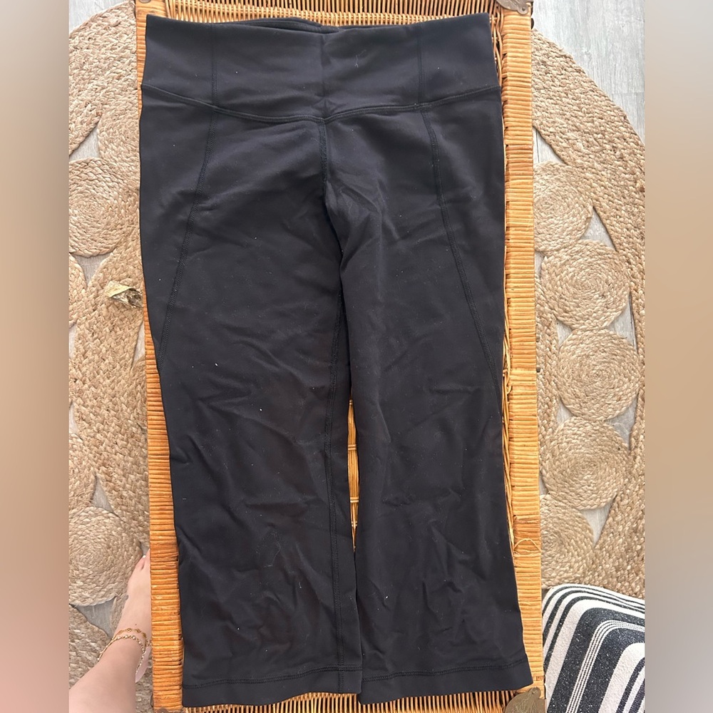 Black Lululemon Capri leggings